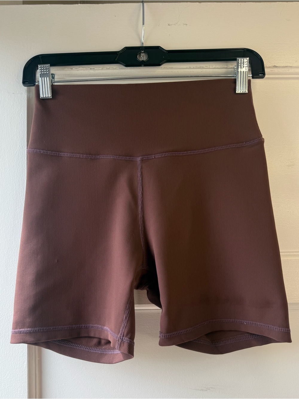 Women’s High-Rise Bike Shorts in Deep Brown